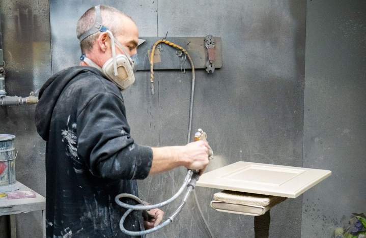 Peinture sur meuble  l'art de la rénovation